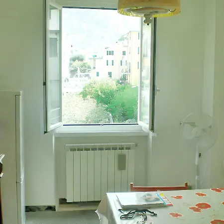 Charming In Corniglia, 40 M², Air-conditioned Appartement